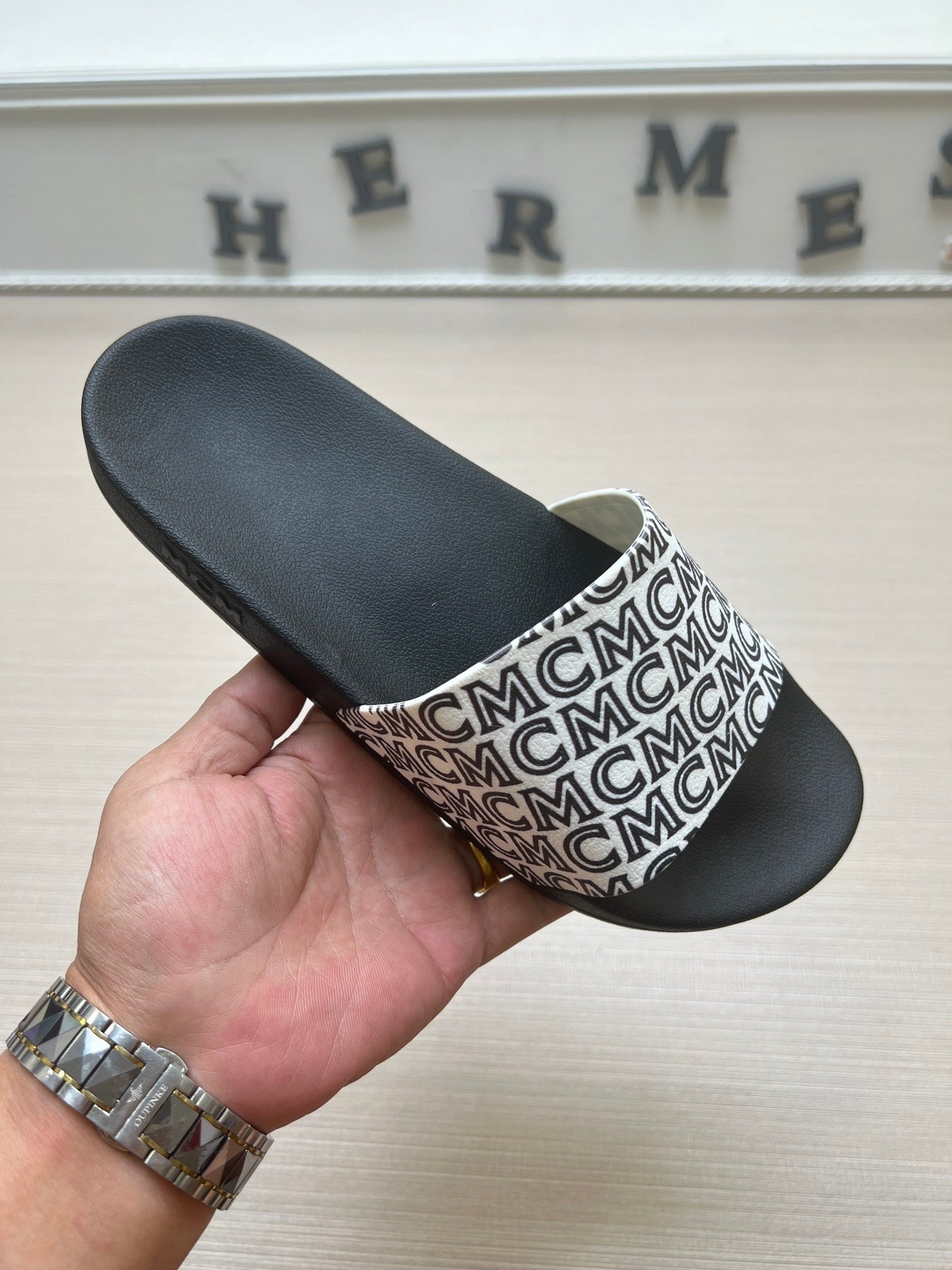 54M45ZDE Stylish slippers