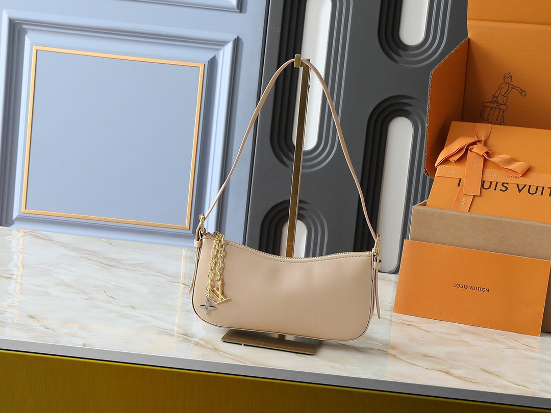 15RE23BDE Stylish leather bag