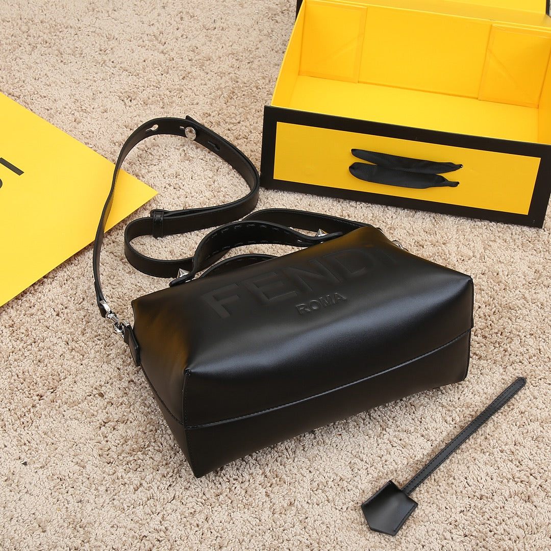 5F41BDE Stylish leather bag