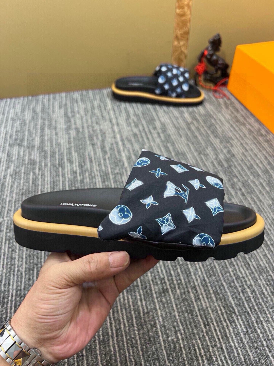 5QE12ZDE Stylish Slippers