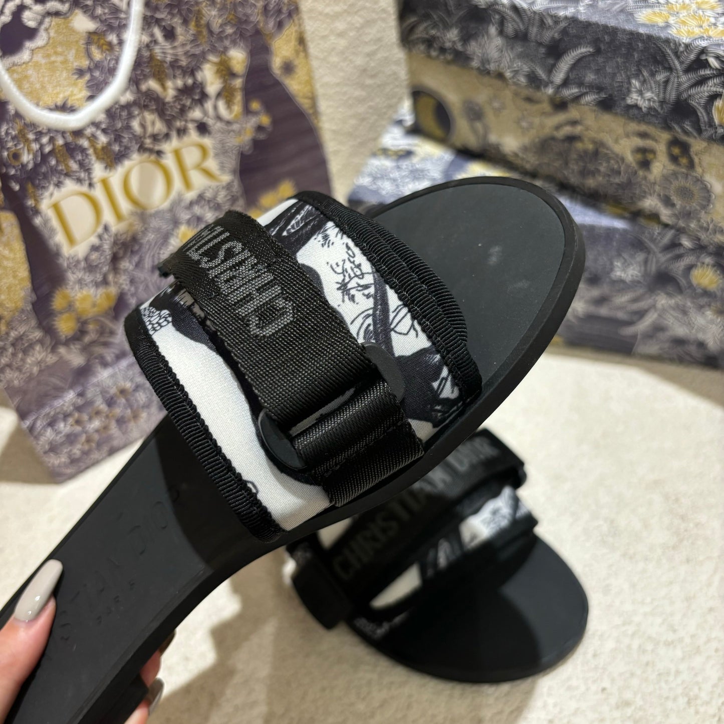 14D17ZDE Stylish slippers