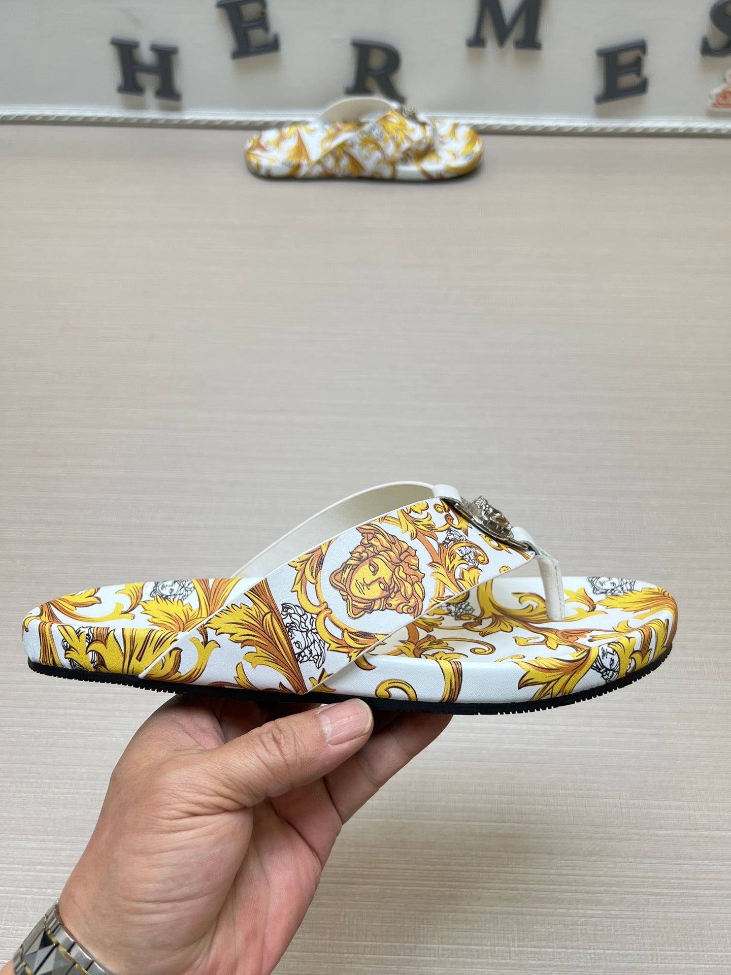 54V96ZDE Stylish slippers