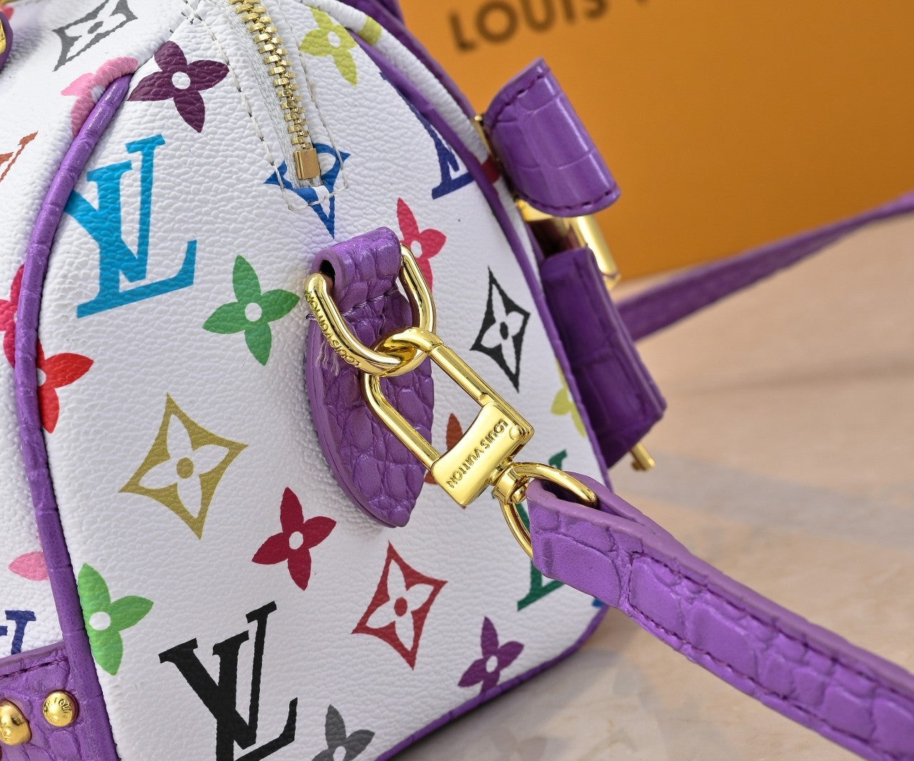 155NE75BDE Stylish leather bag