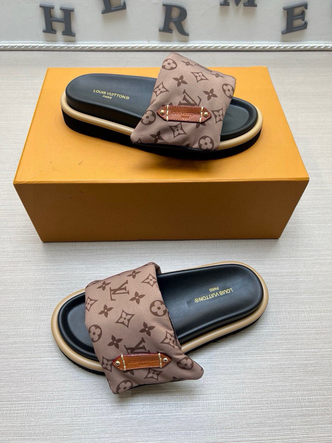 5QE9ZDE Stylish Slippers