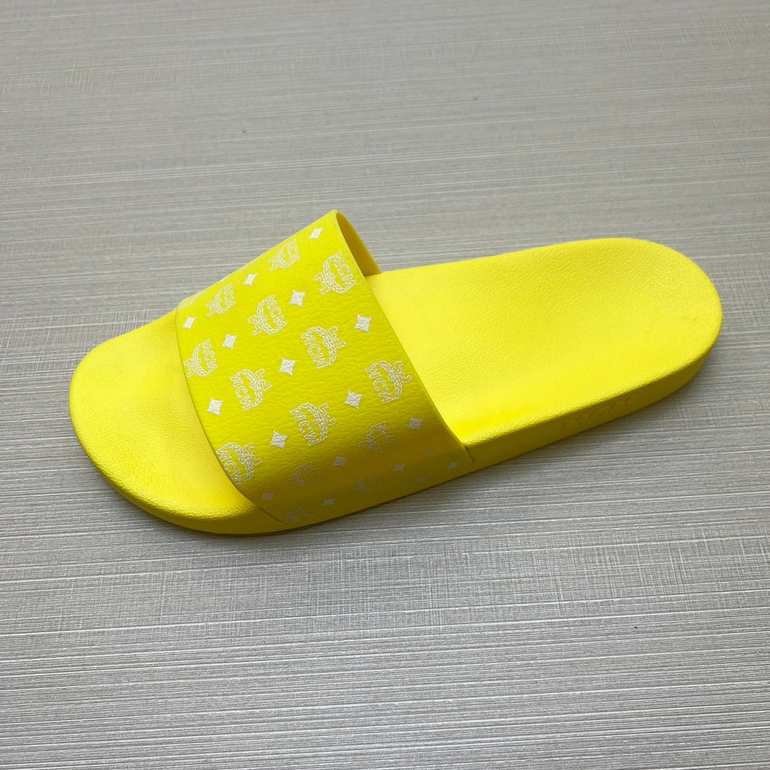 54M47ZDE Stylish slippers