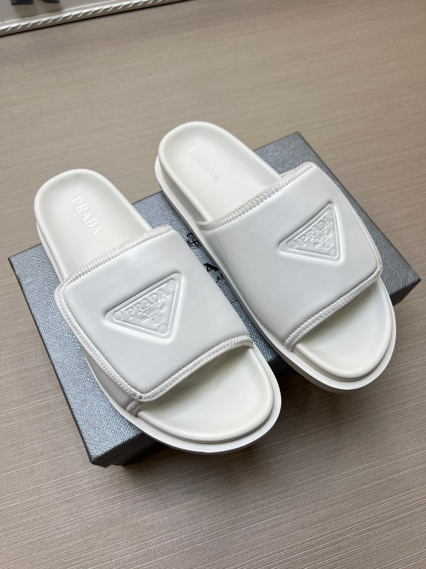 54PD6ZDE Stylish slippers
