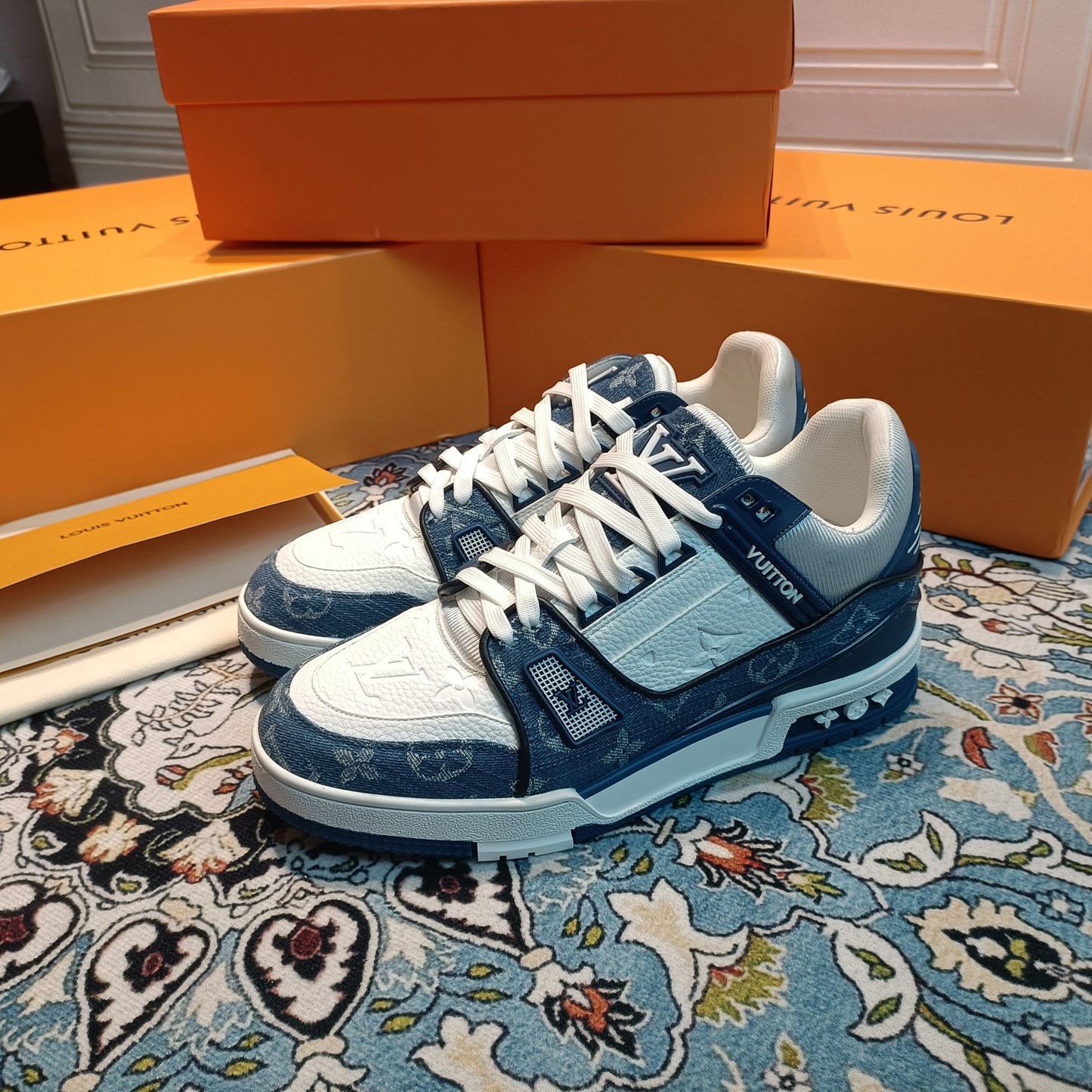 1XE23ZDE Stylish Sneakers