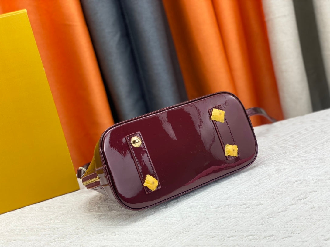 165NE97BDE Stylish leather bag
