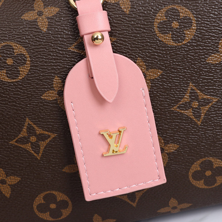 1E33BDE Stylish leather bag