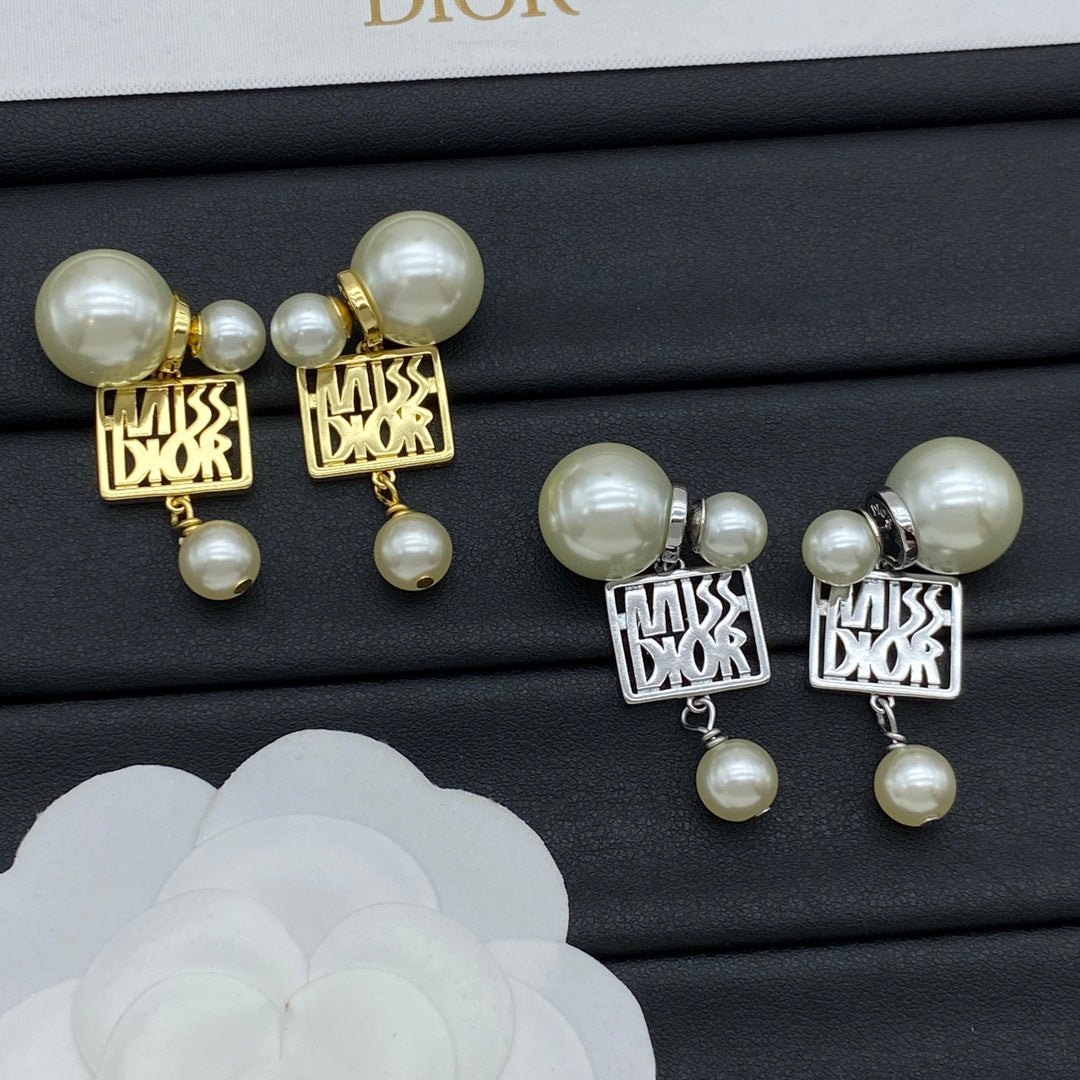 14D1068EDE Stylish Earrings