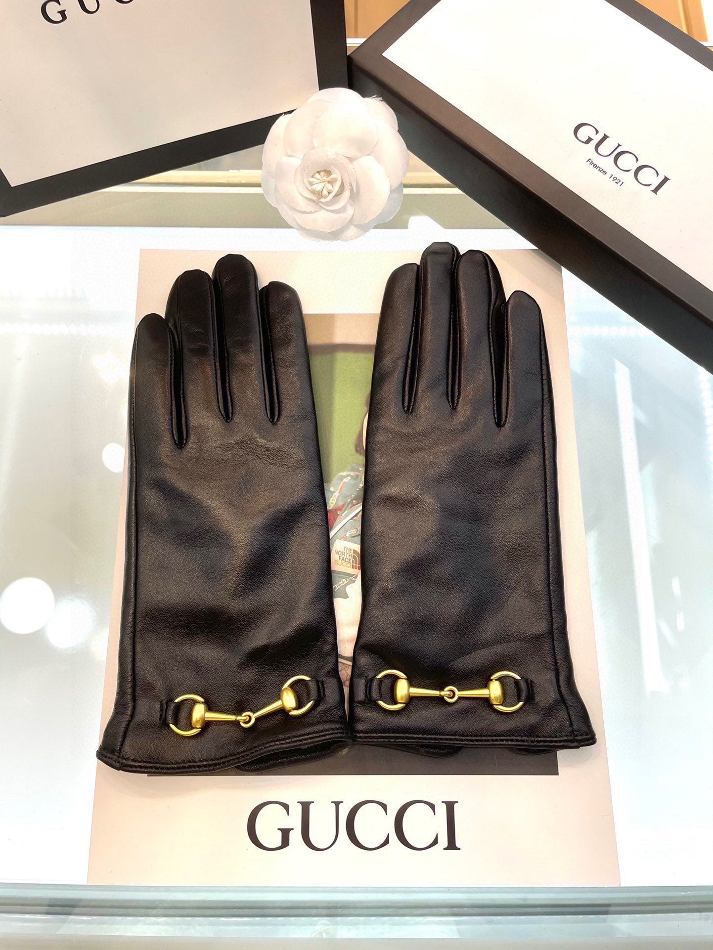 24B112SDE Stylish gloves