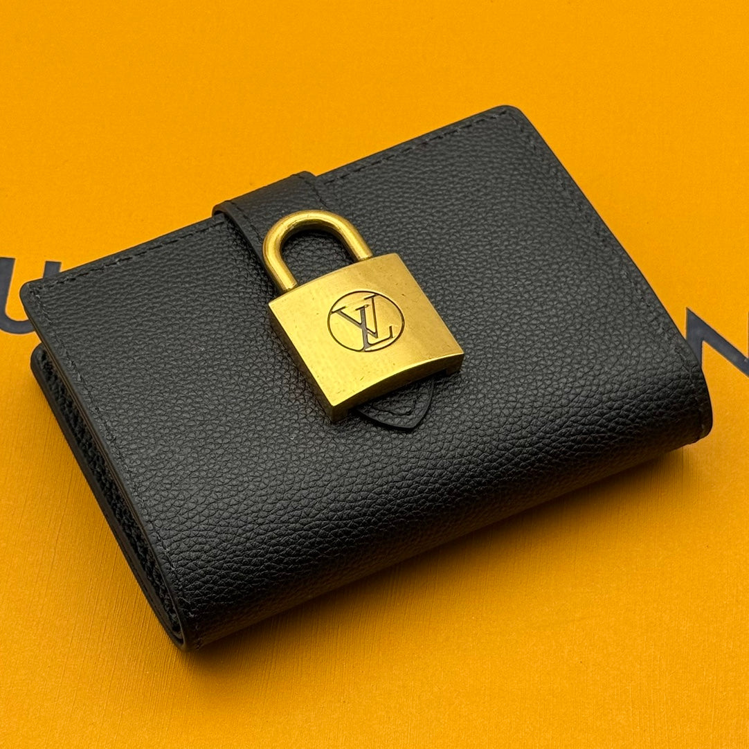 155NE82BDE Stylish leather bag