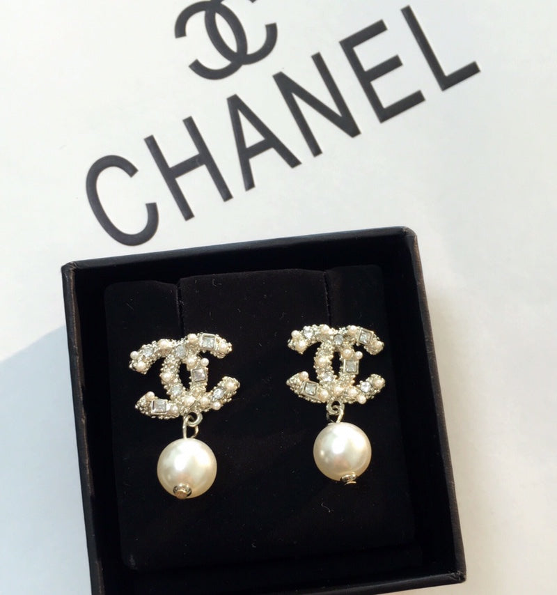 1NC41EDE Stylish Earrings