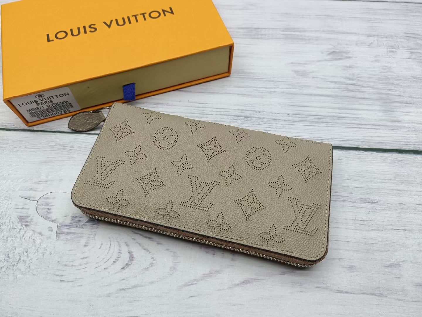 1XE102BDE Stylish leather wallets