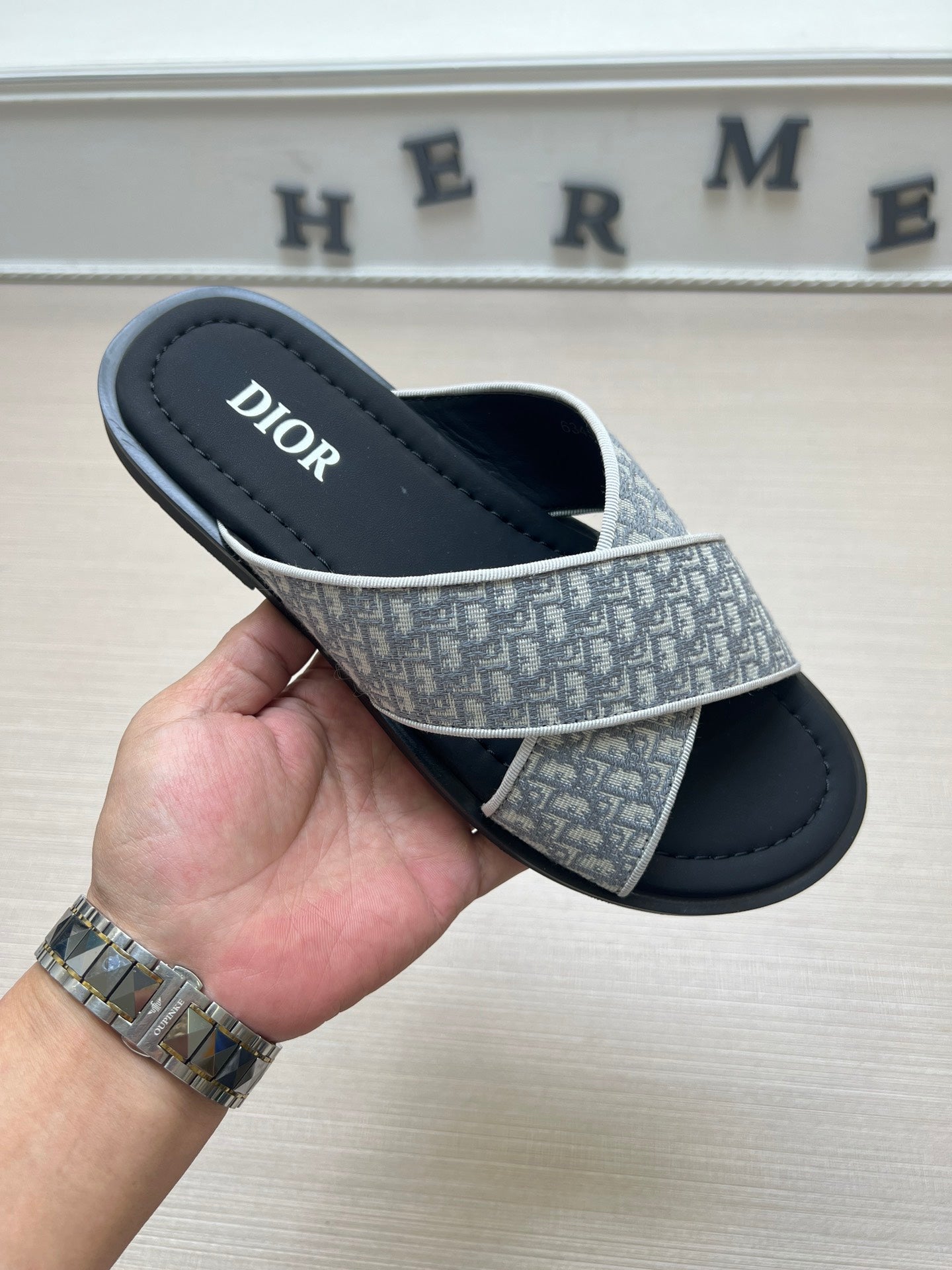54D81ZDE Stylish slippers