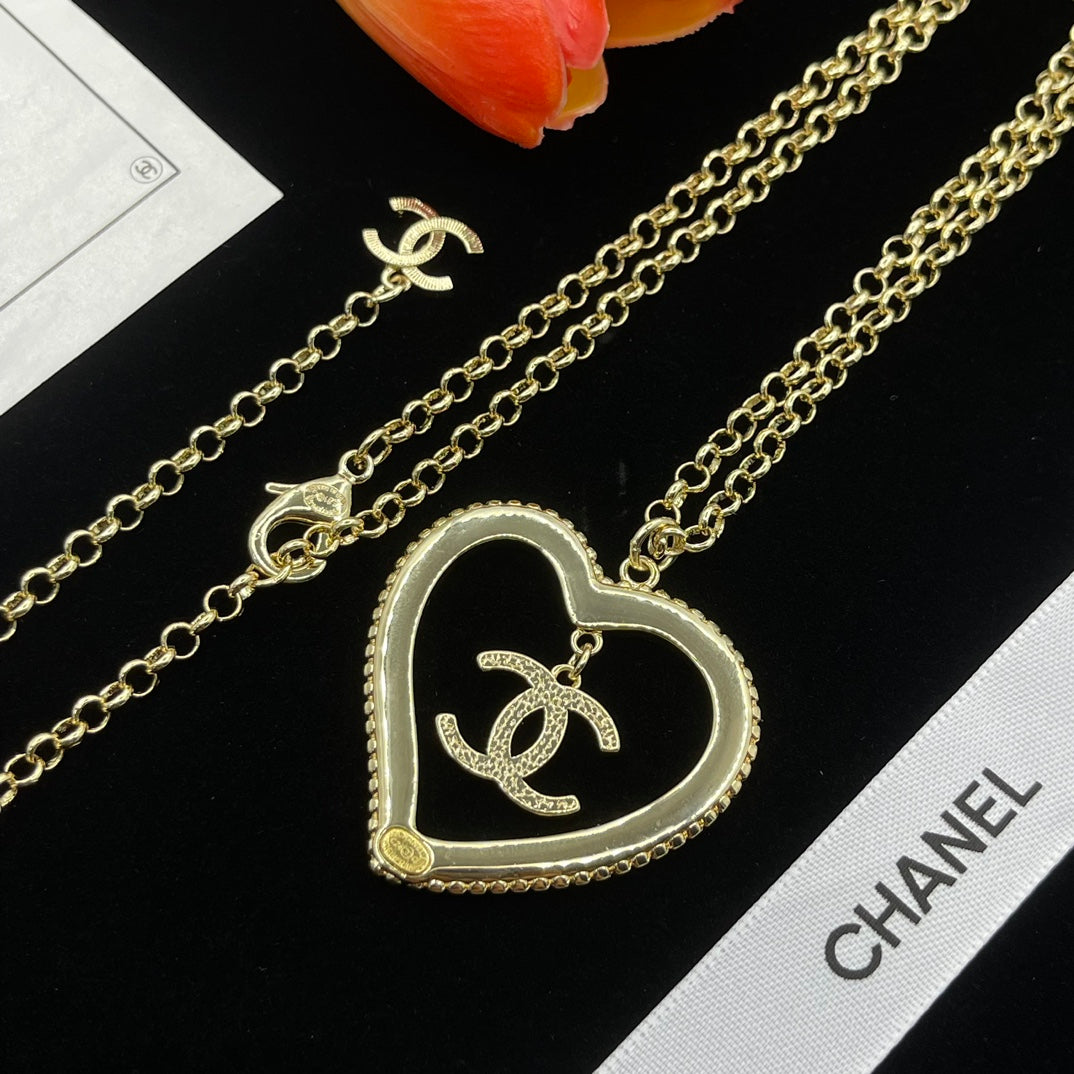 14C929XDE Stylish Necklaces