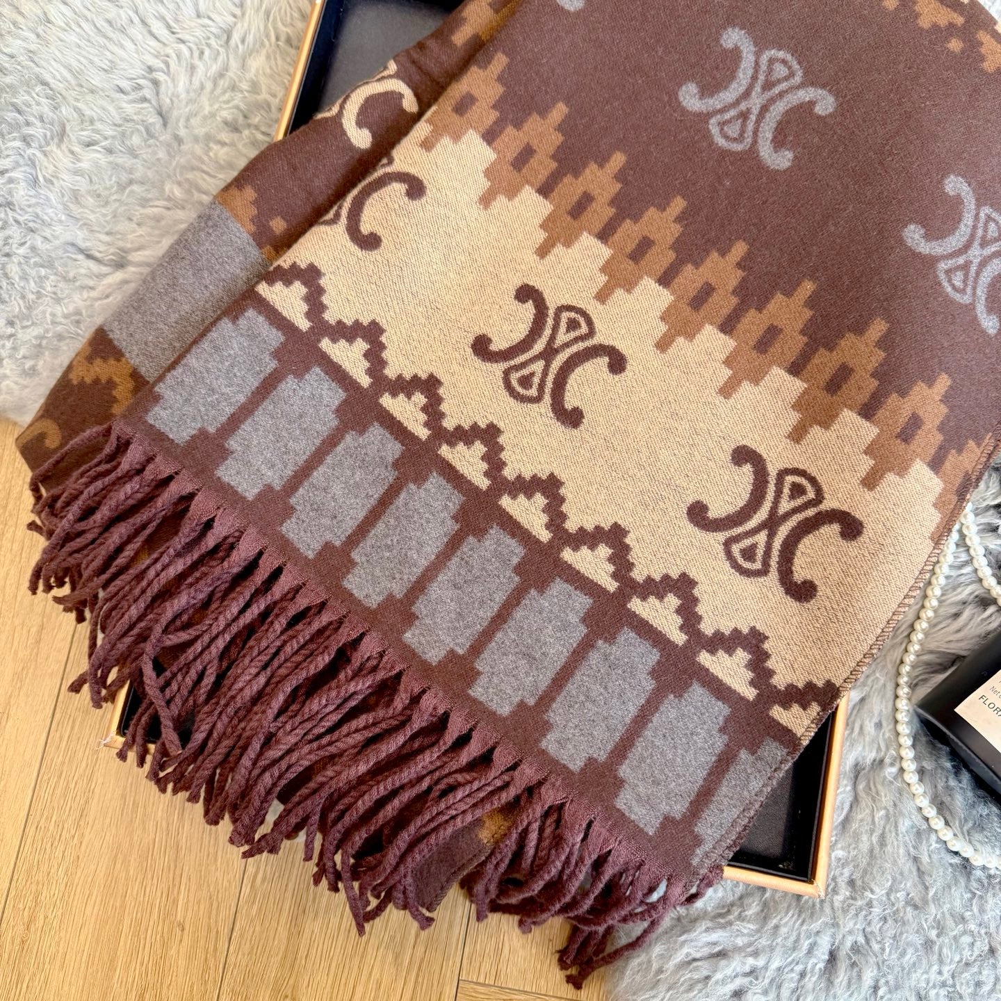 185ZN61WDE Stylish Winter Scarves