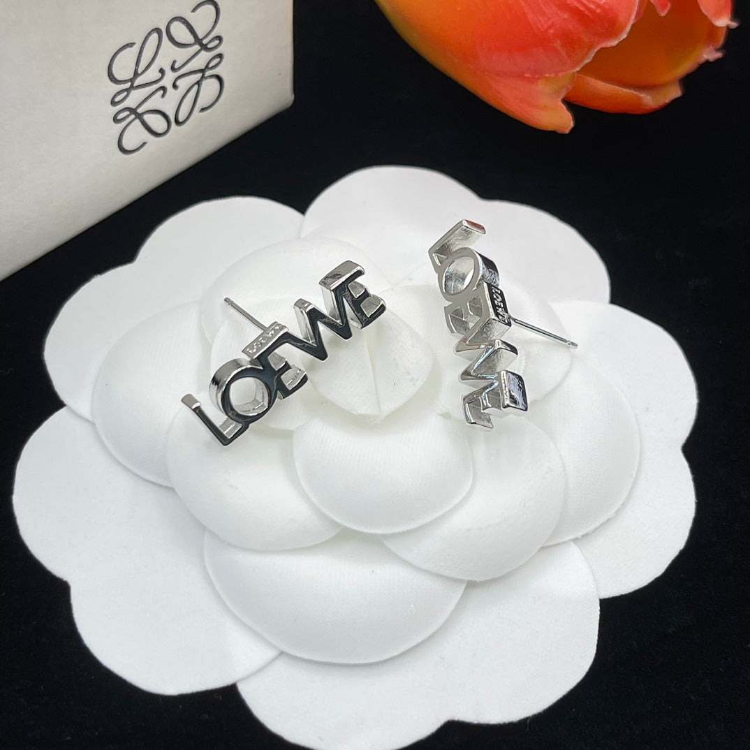 14A754EDE Stylish Earrings