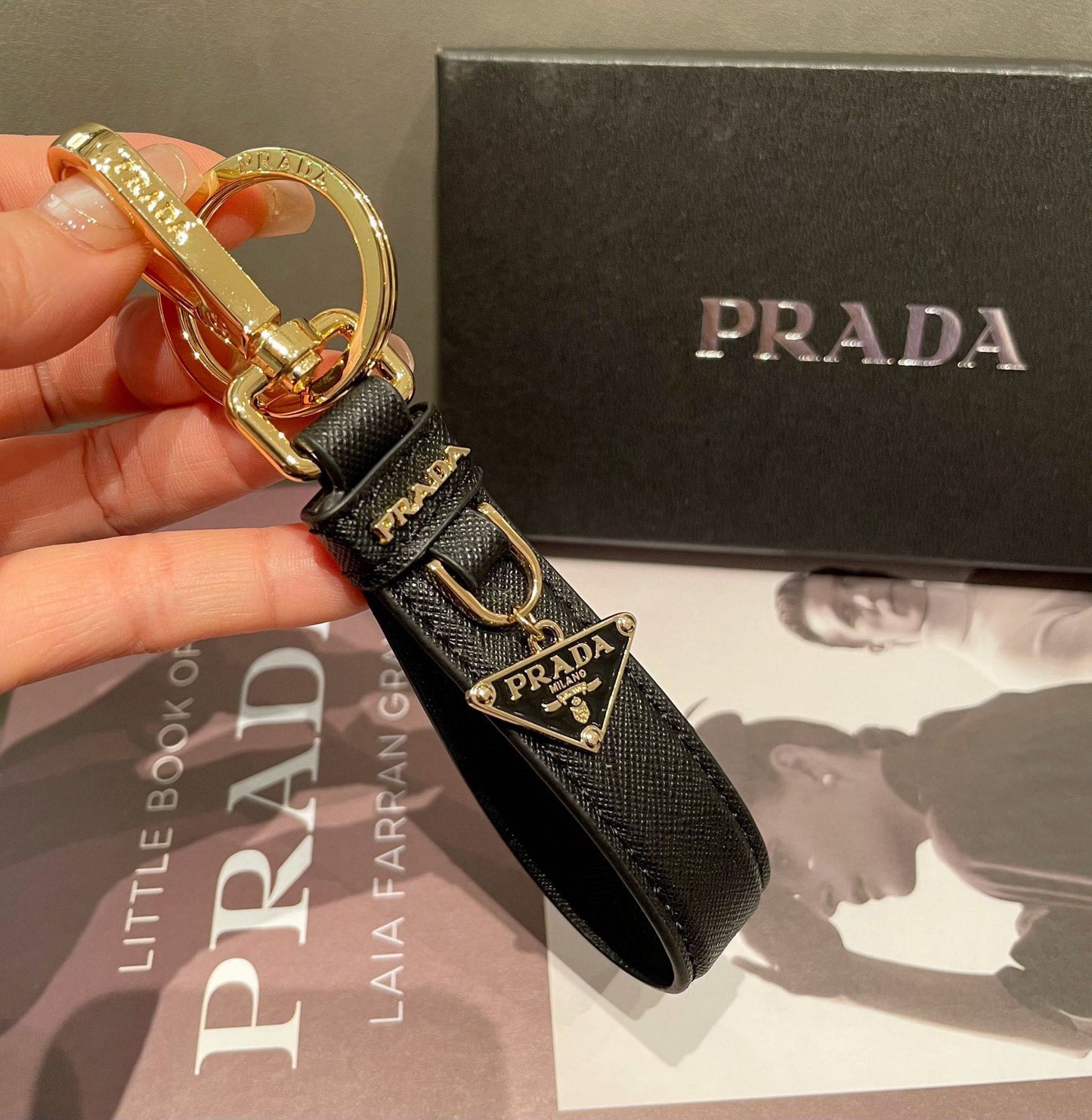 14PD55ADE Stylish key closure