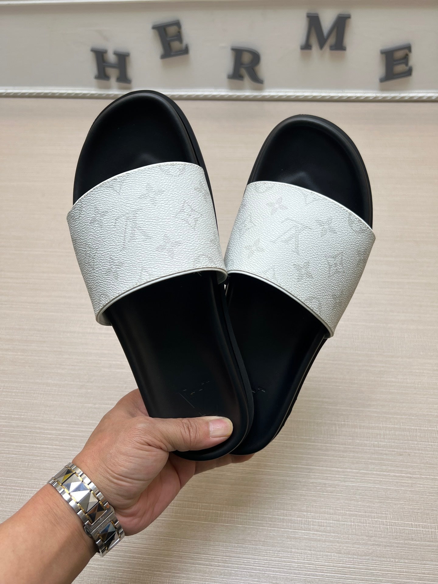 54E58ZDE Stylish slippers