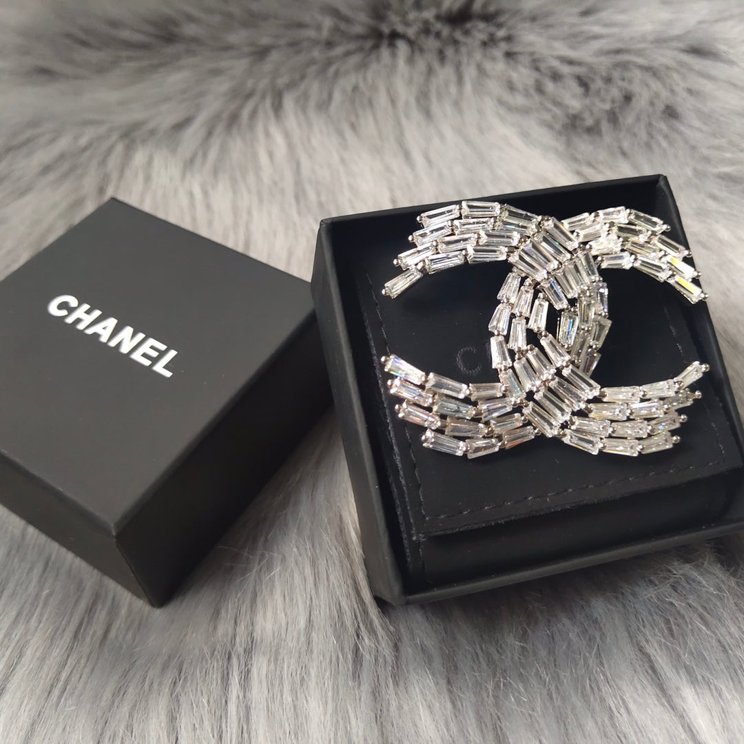 14C546XDE Stylish Brooch