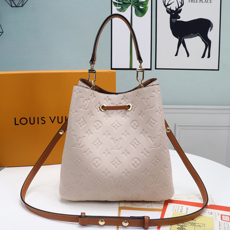 1E81BDE Stylish leather bag