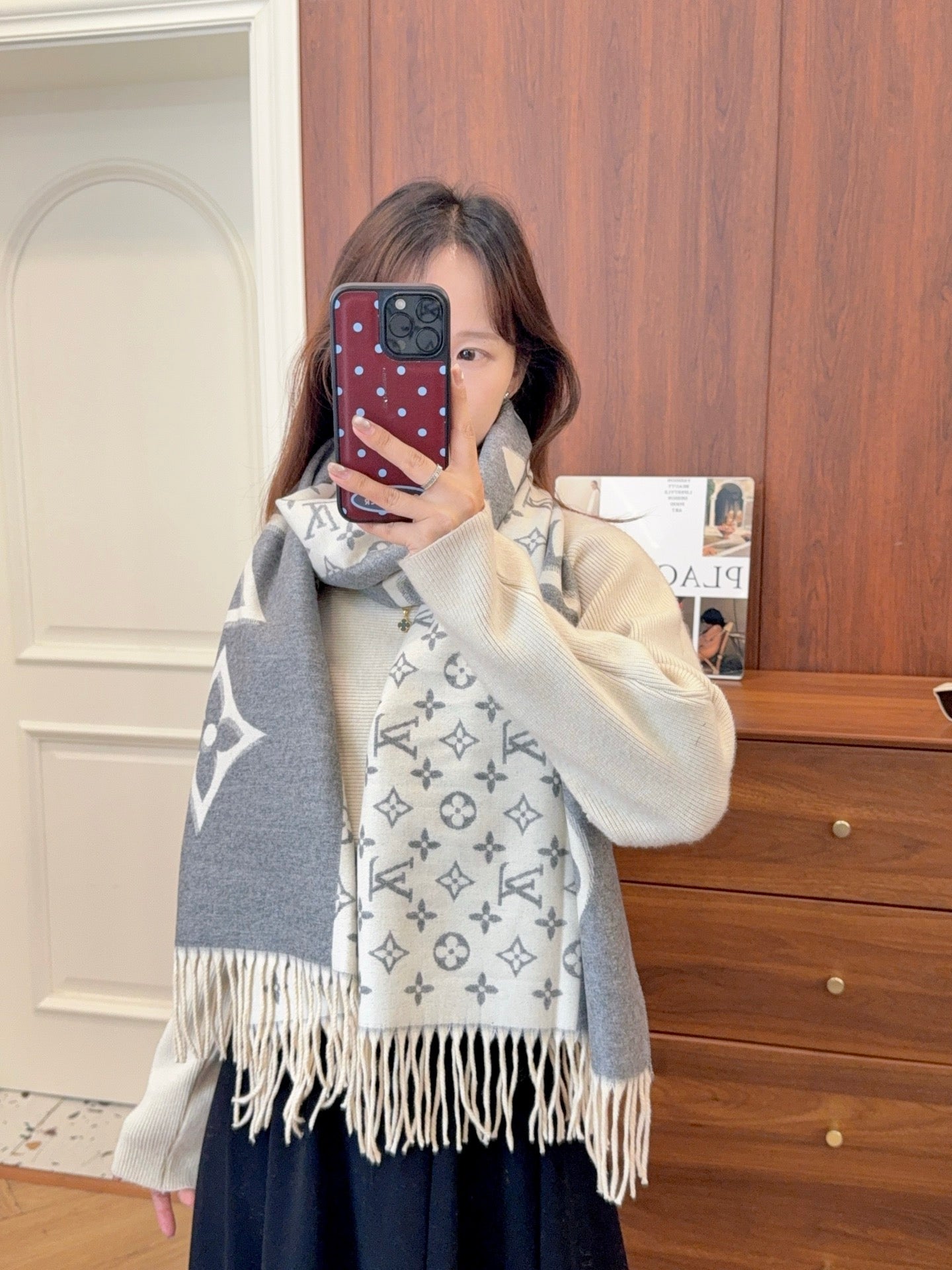 185ZE71WDE Stylish Winter Scarves