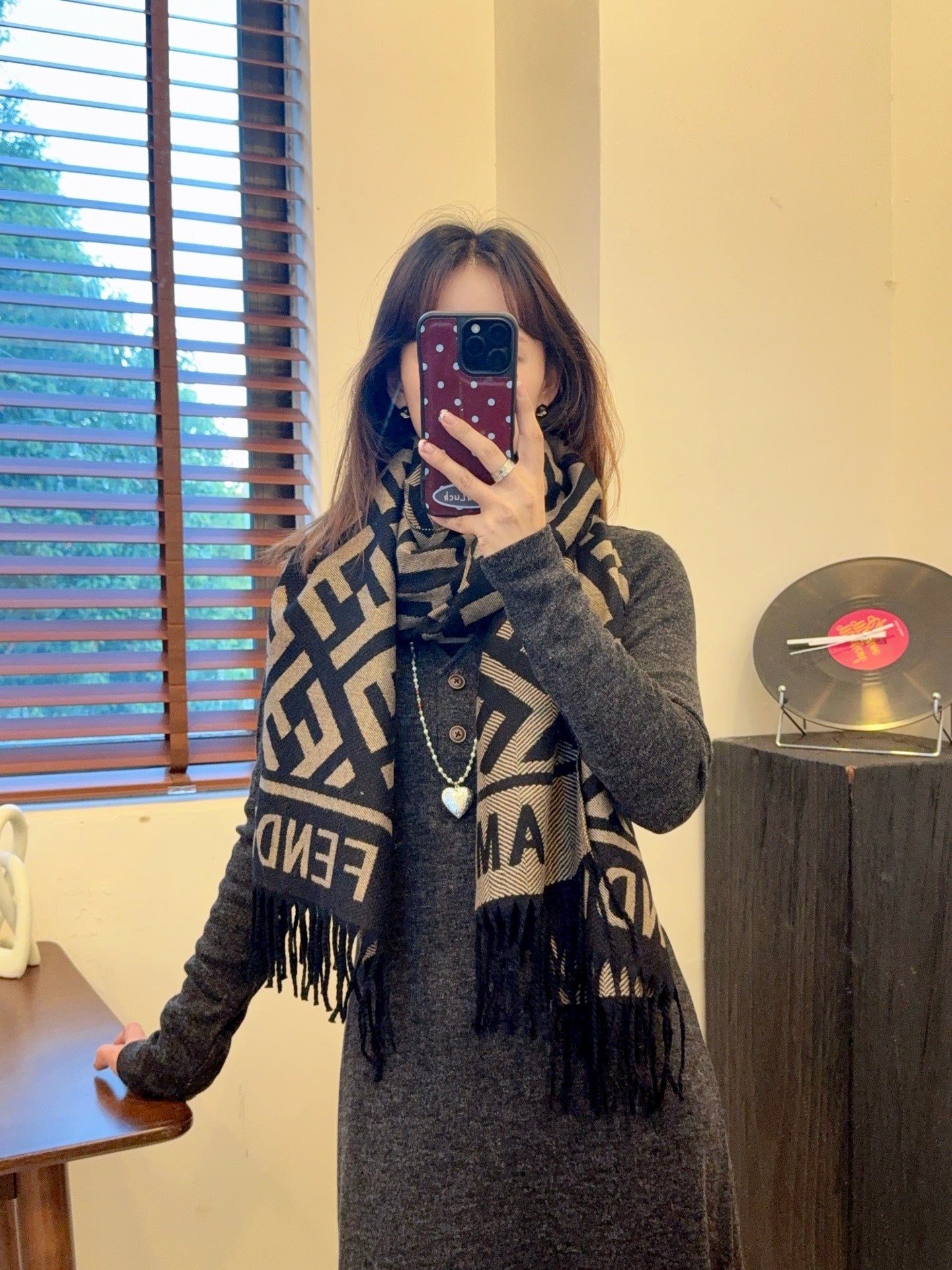 185ZF68WDE Stylish Winter Scarves
