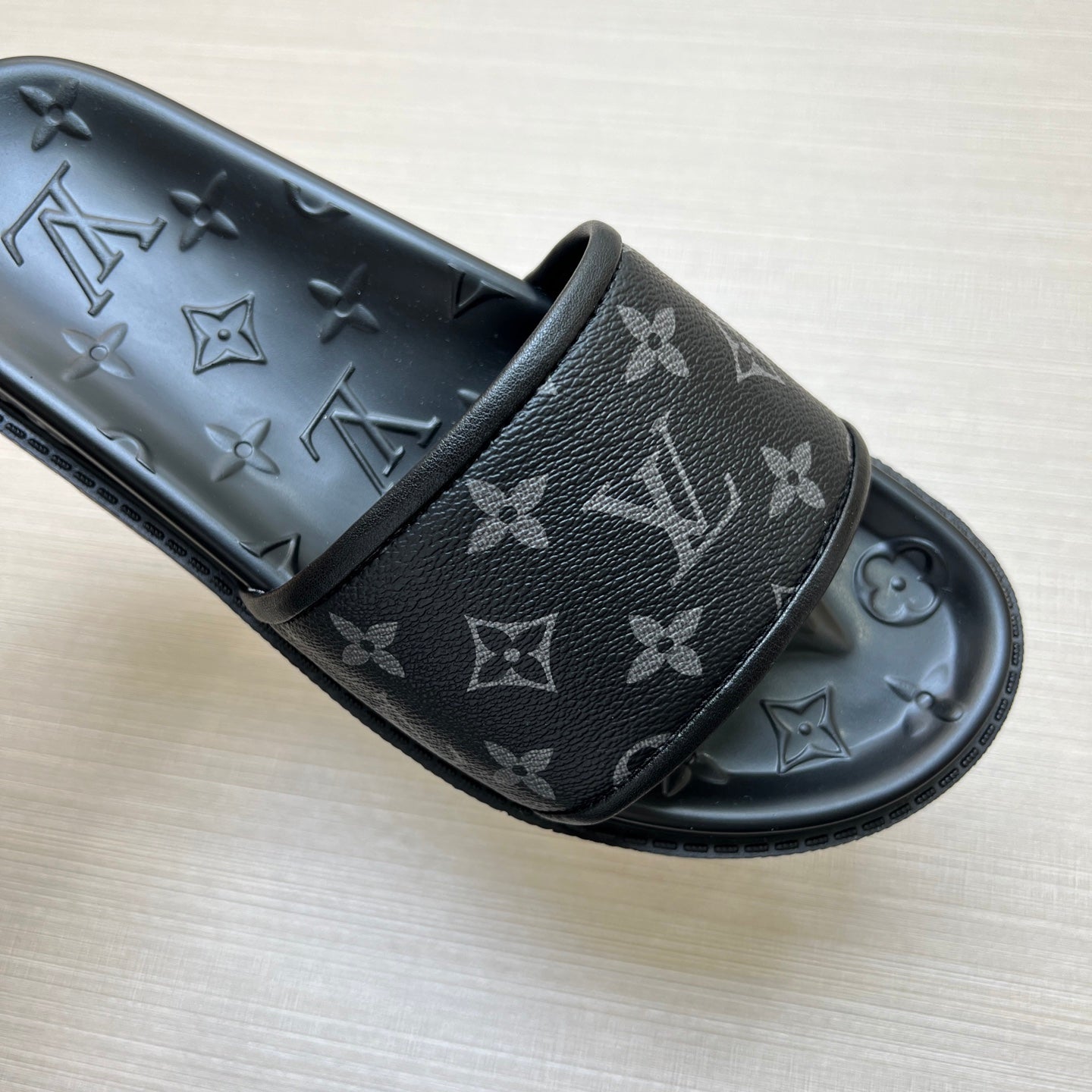 535ZE304ZDE Stylish Slippers