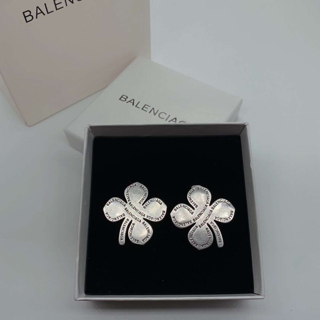 14J1096EDE Stylish Earrings