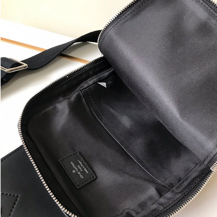 1E19BDE Stylish leather bag