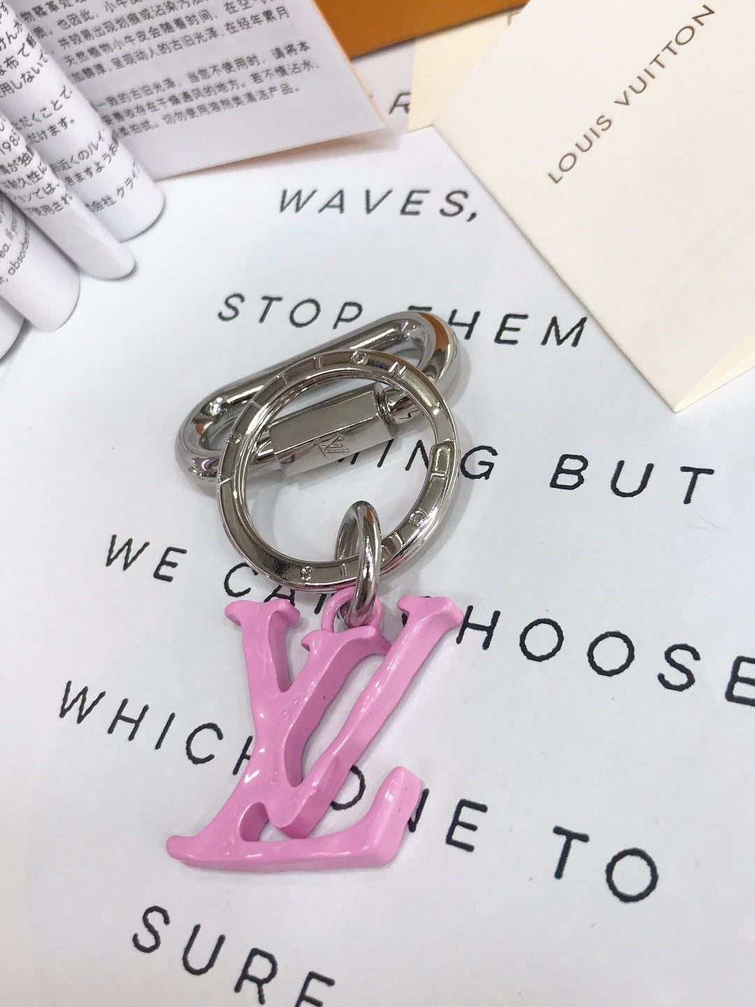 14E29ADE Stylish key closure
