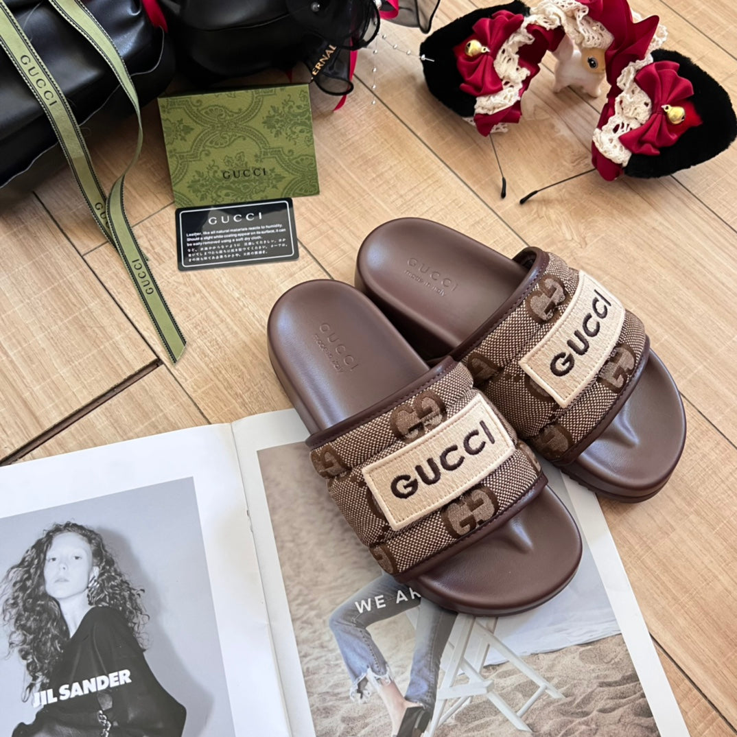 14B84ZDE Stylish Slippers