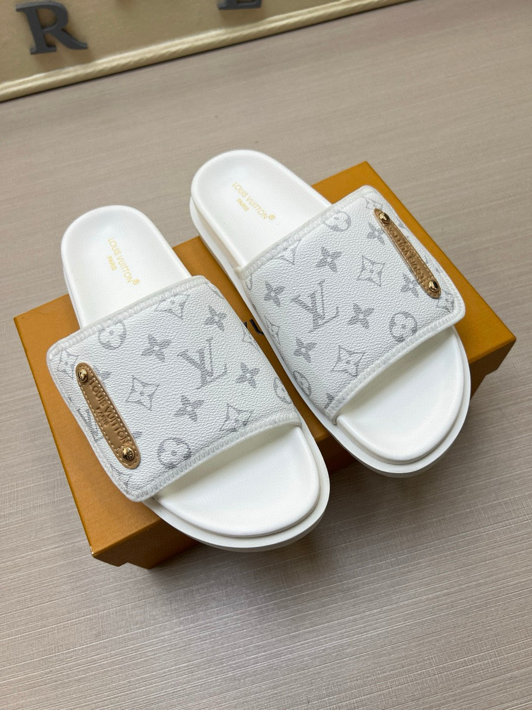 575NE6ZDE Stylish Slippers