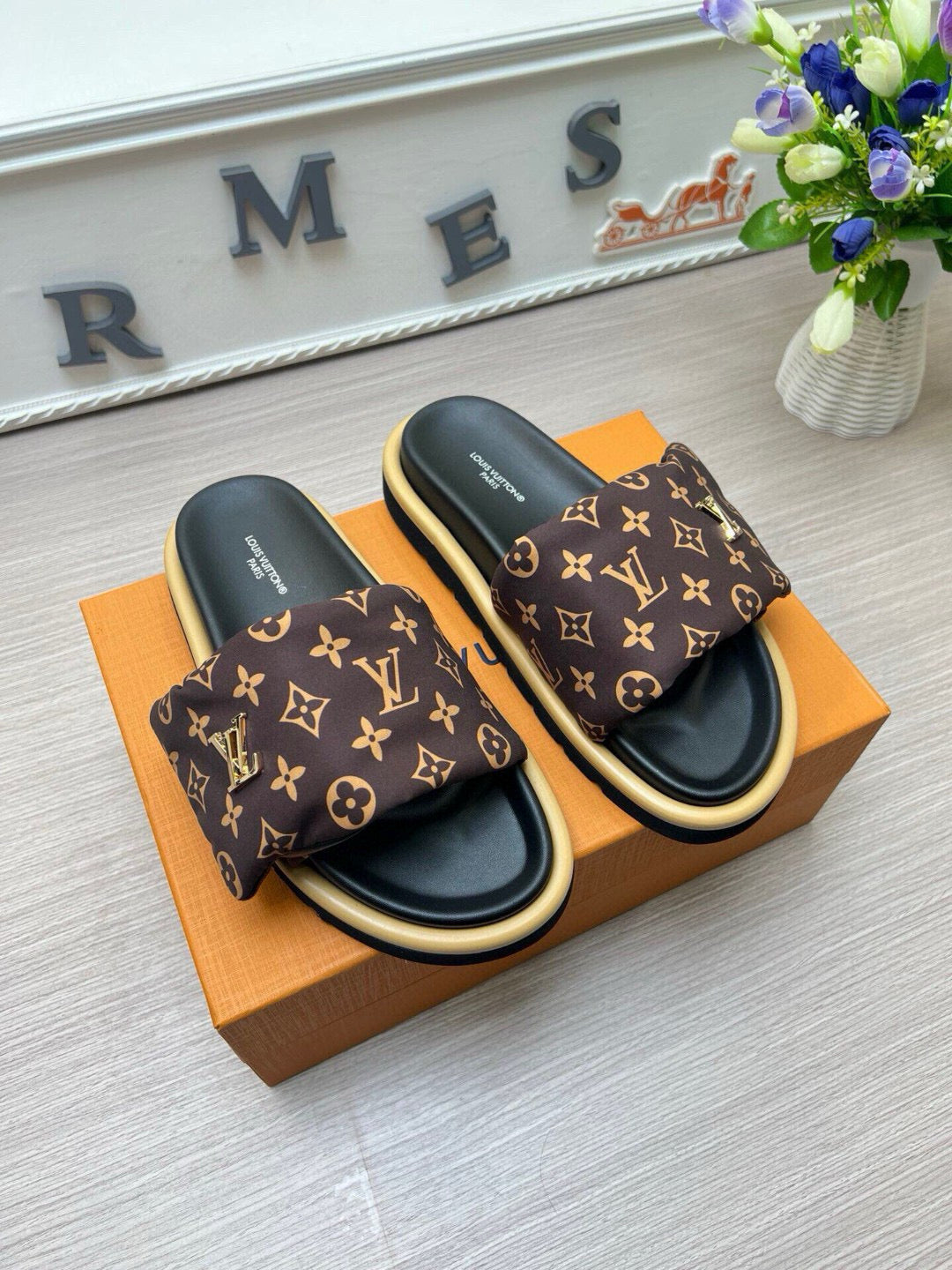 5QE10ZDE Stylish Slippers