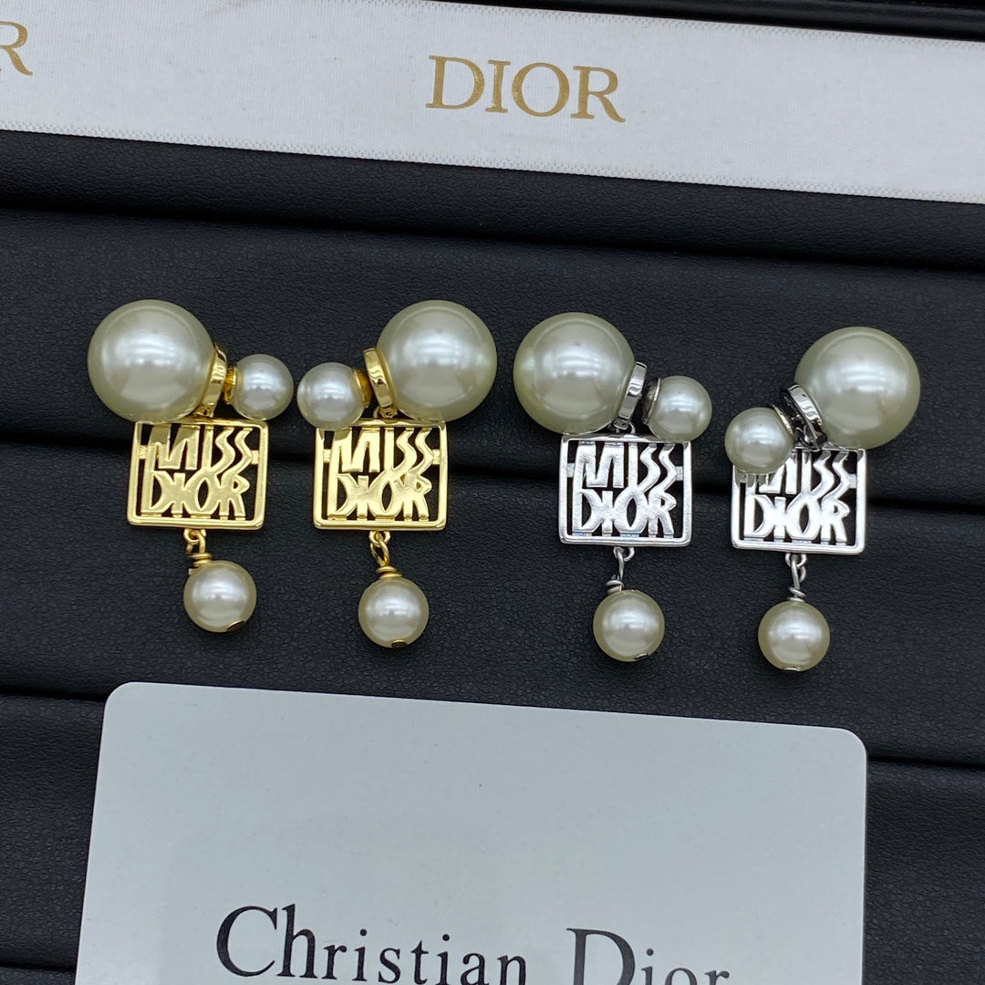 14D1068EDE Stylish Earrings