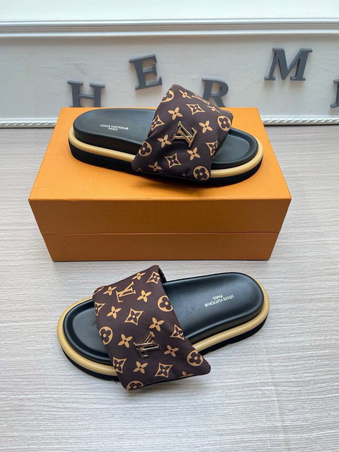 5QE10ZDE Stylish Slippers