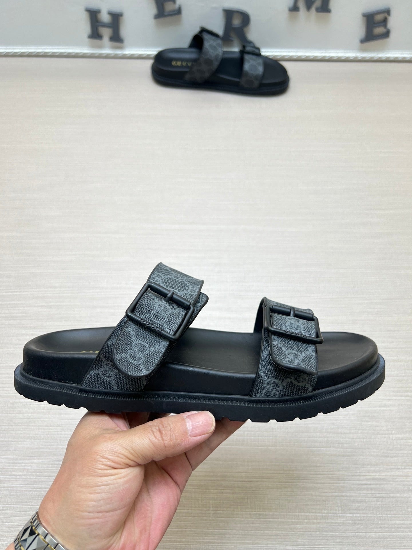 54B92ZDE Stylish slippers