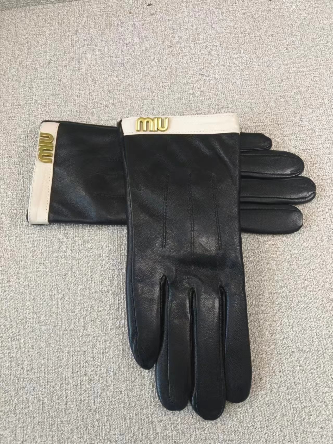 24A106SDE Stylish gloves
