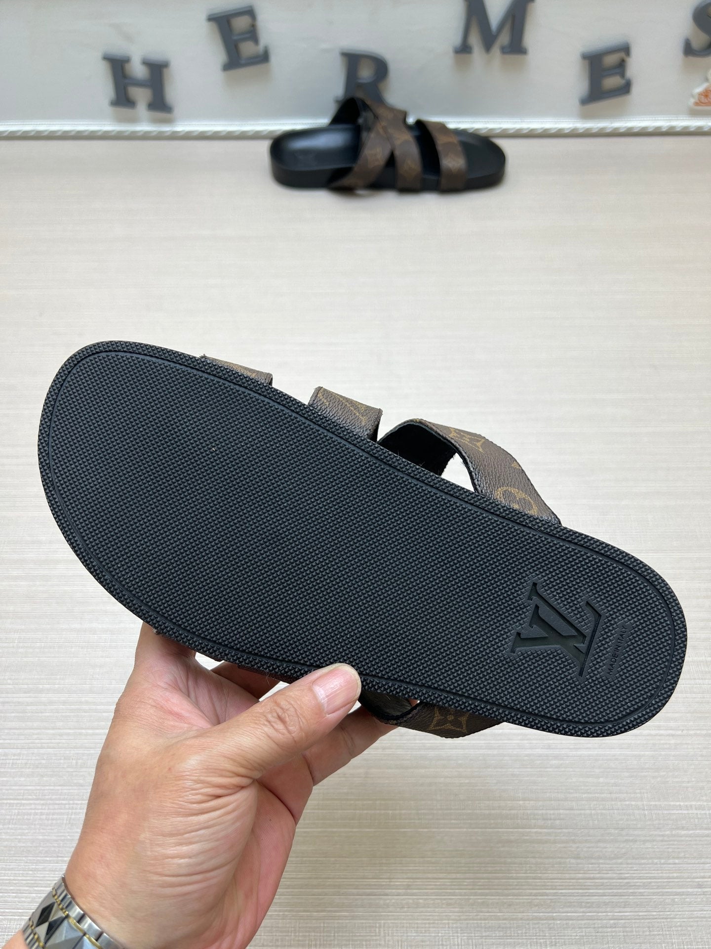 54E89ZDE Stylish slippers