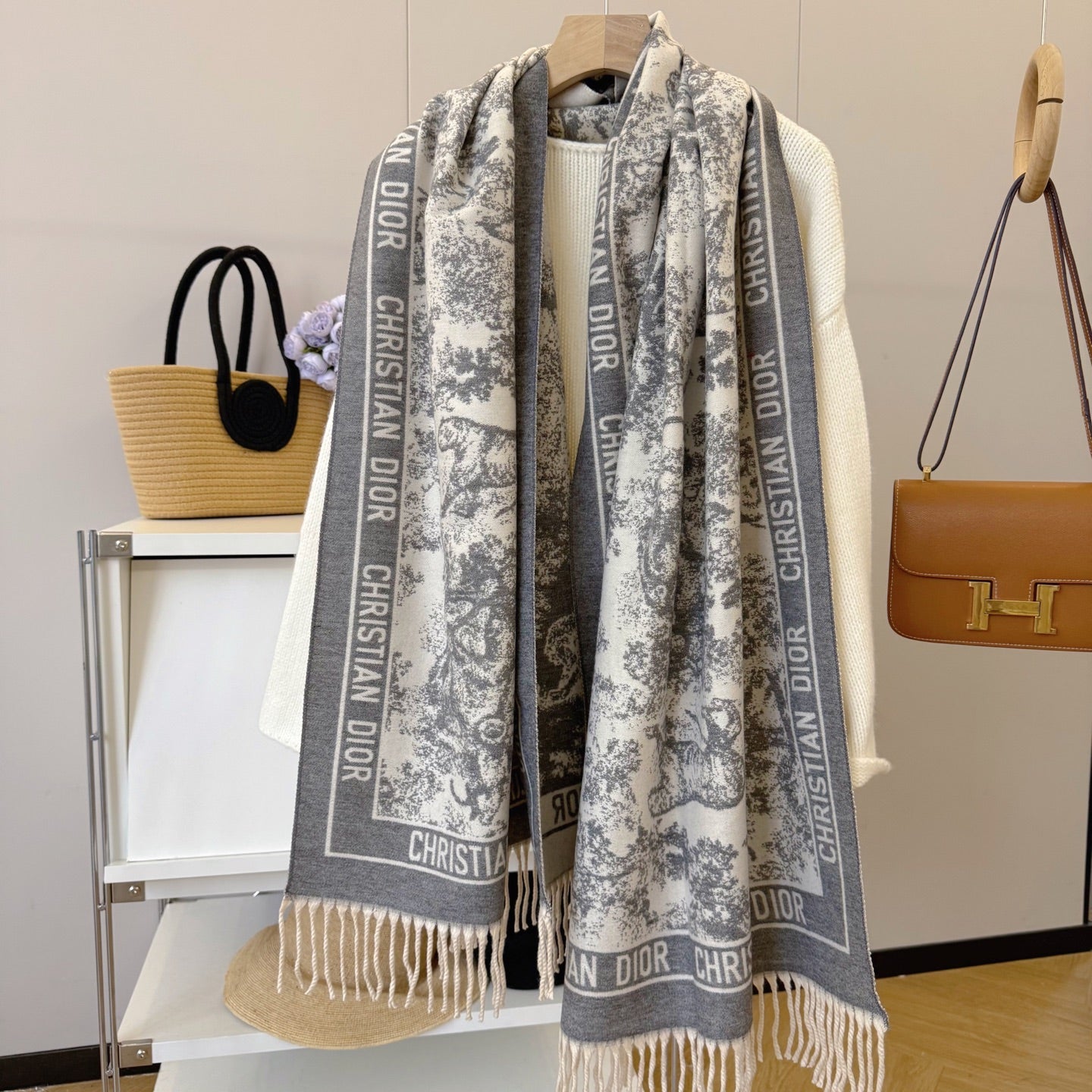 185ZD70WDE Stylish Winter Scarves
