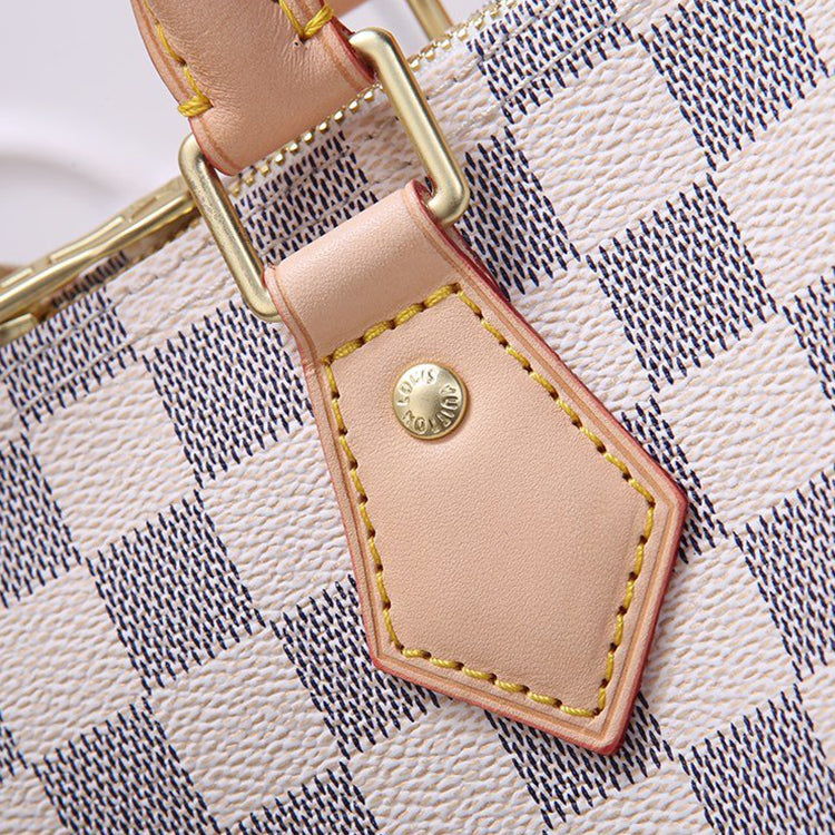 2E17BDE Stylish leather bag