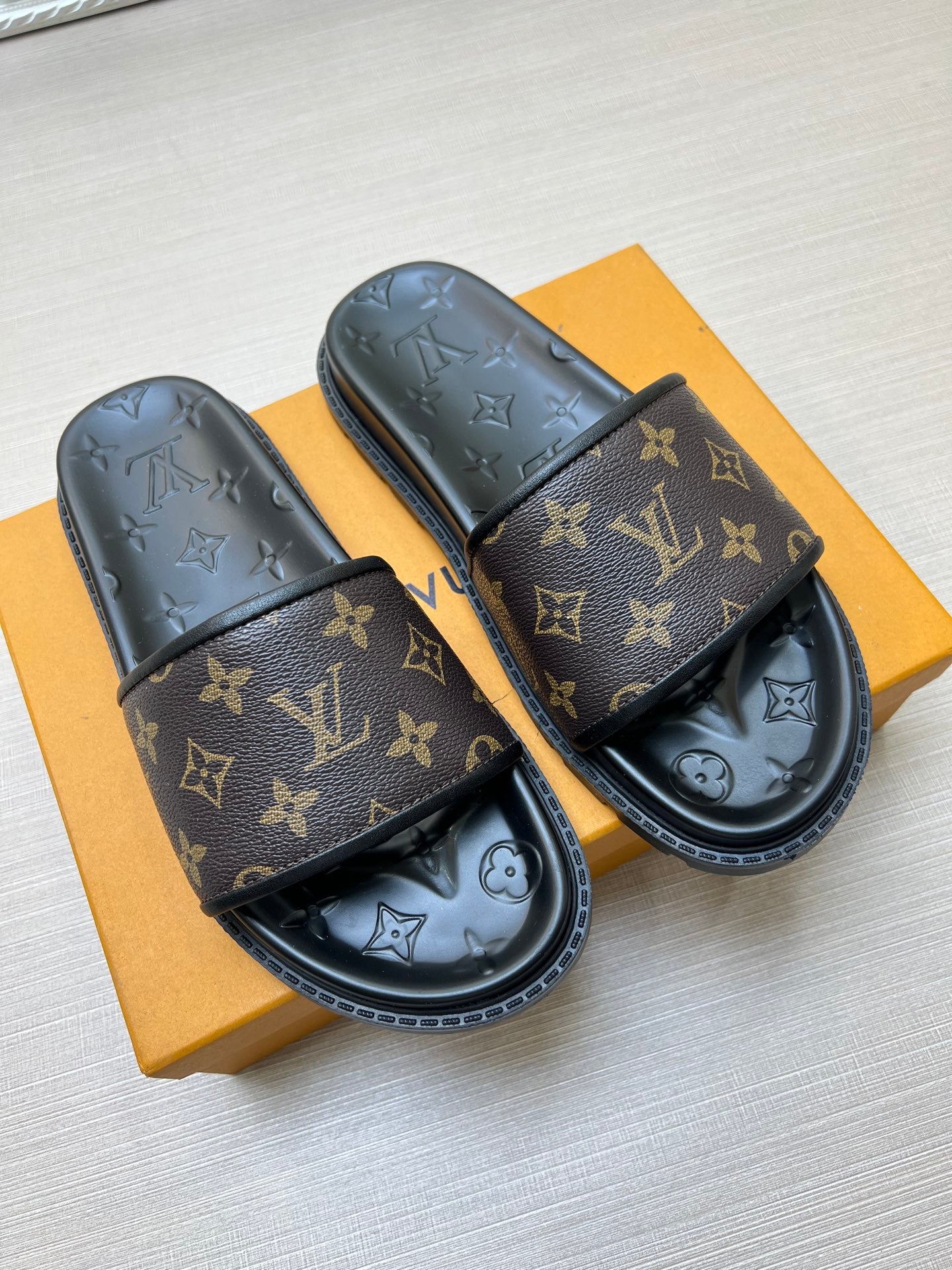 535ZE304ZDE Stylish Slippers