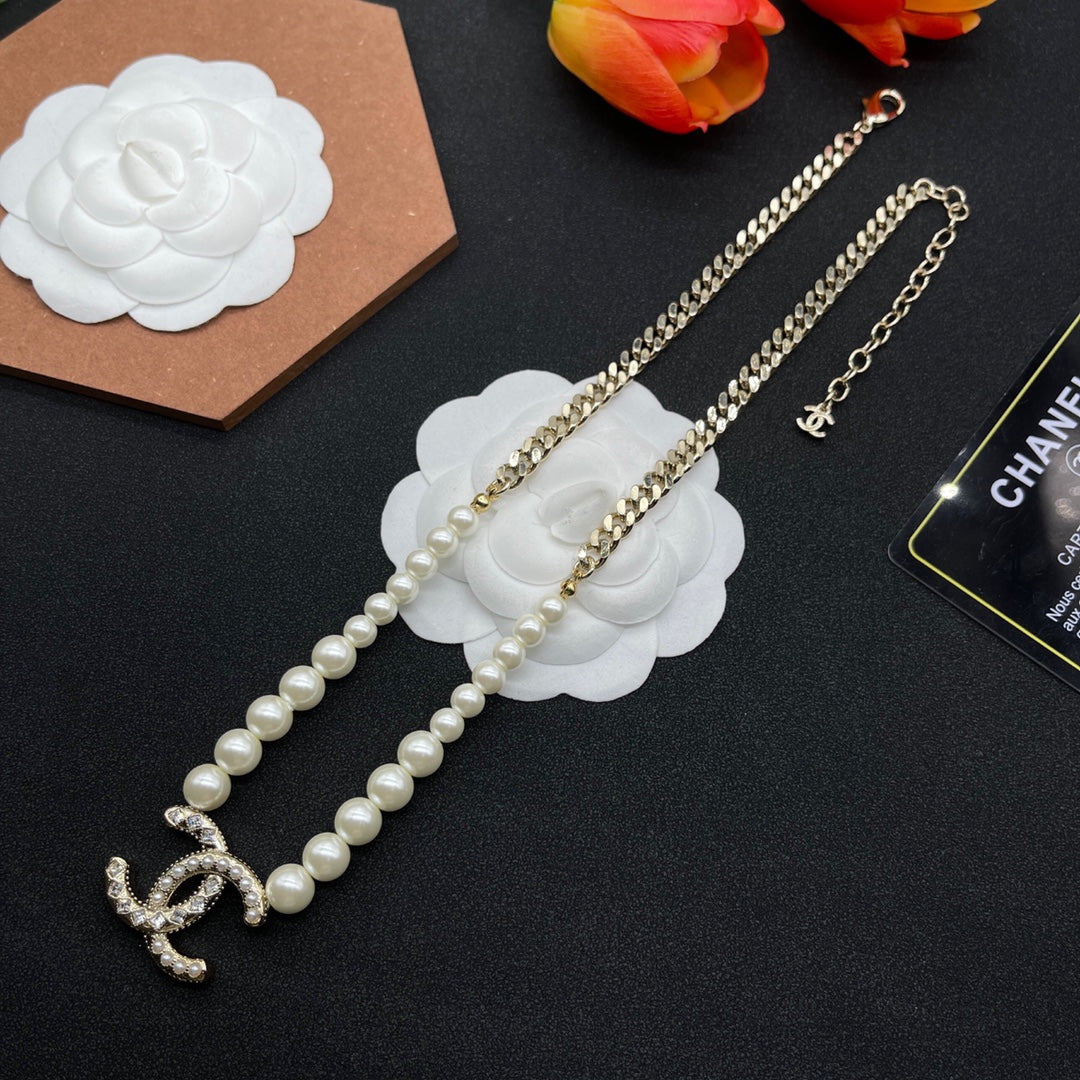 14C918XDE Stylish Necklaces