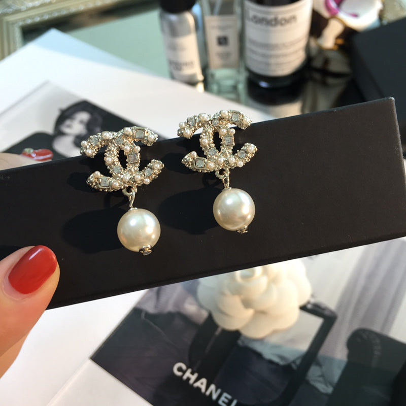 1NC41EDE Stylish Earrings