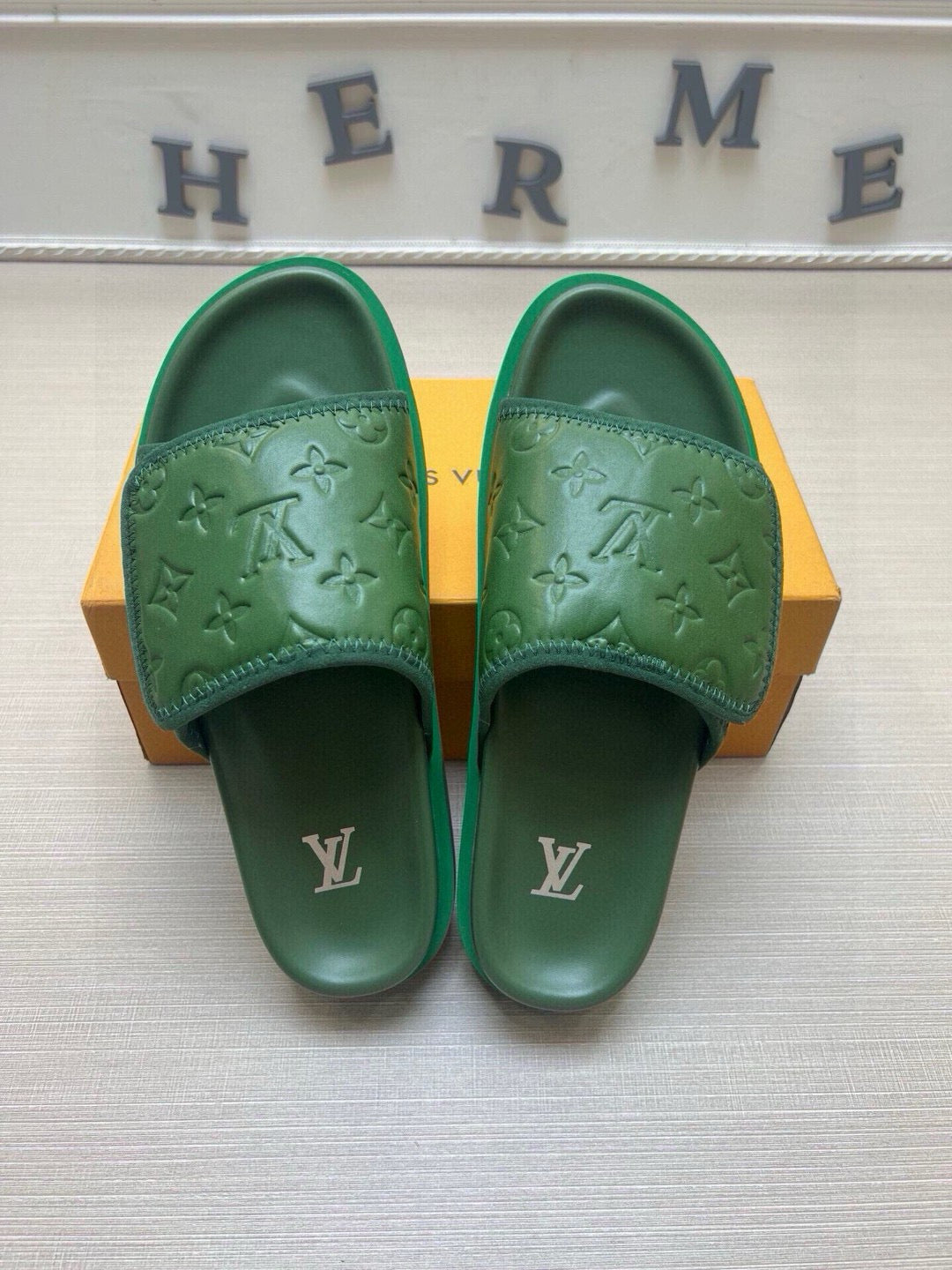 5QE5ZDE Stylish Slippers