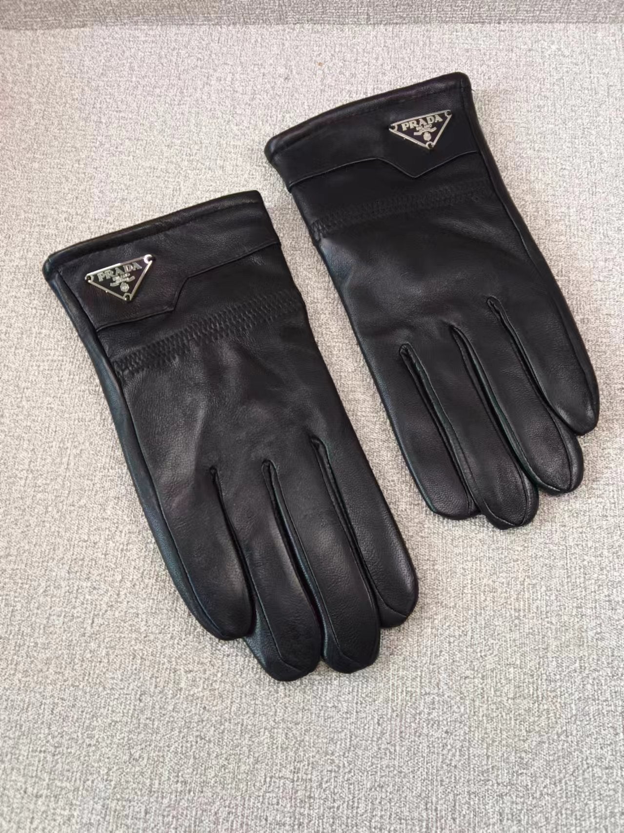 24PD110SDE Stylish gloves
