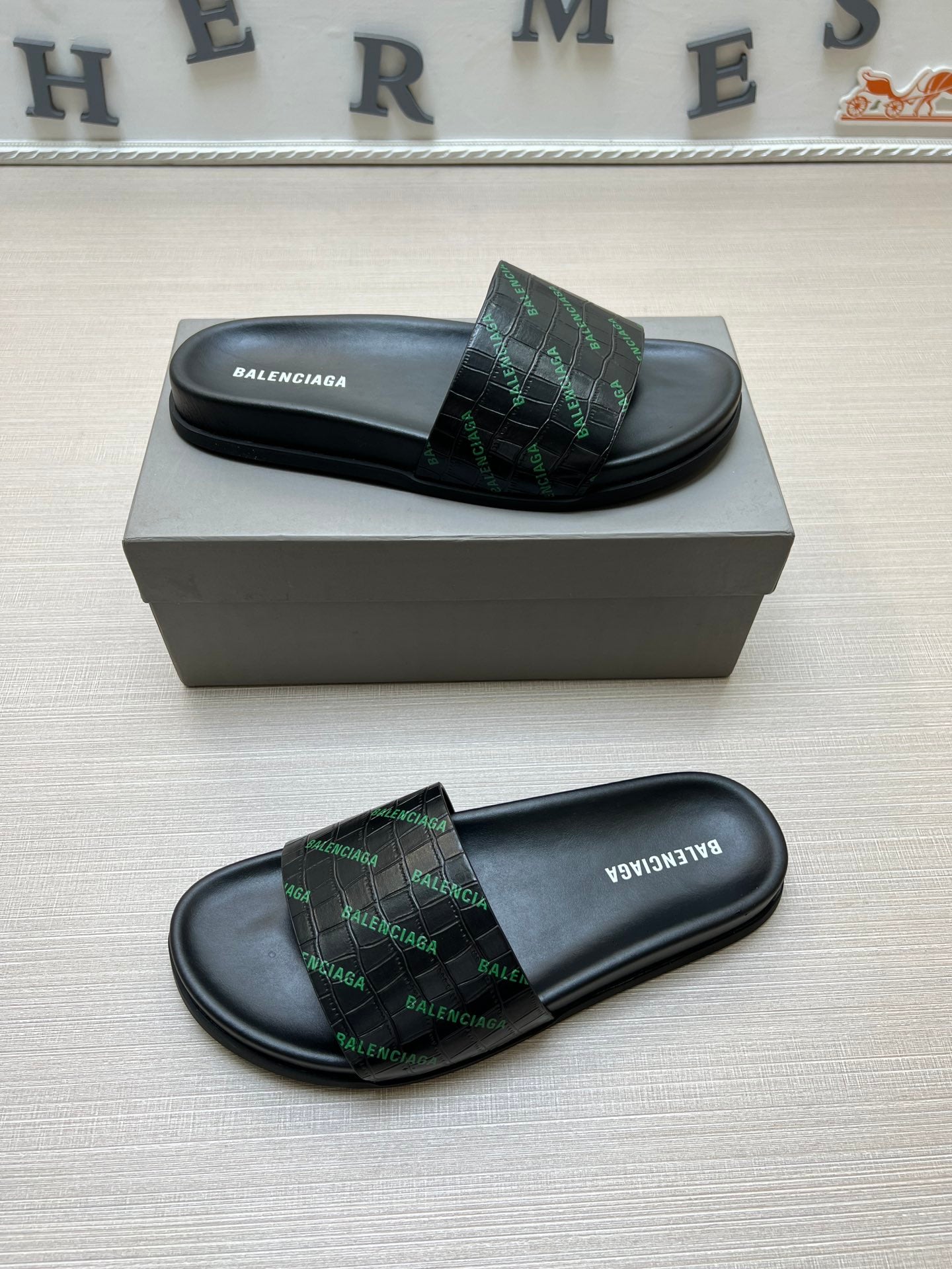 54J99ZDE Stylish slippers