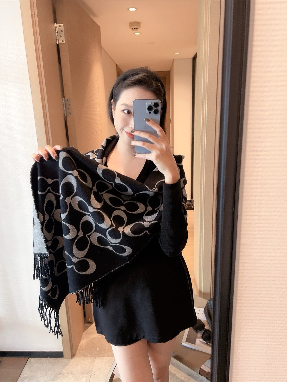 185ZA10WDE Stylish Winter Scarves