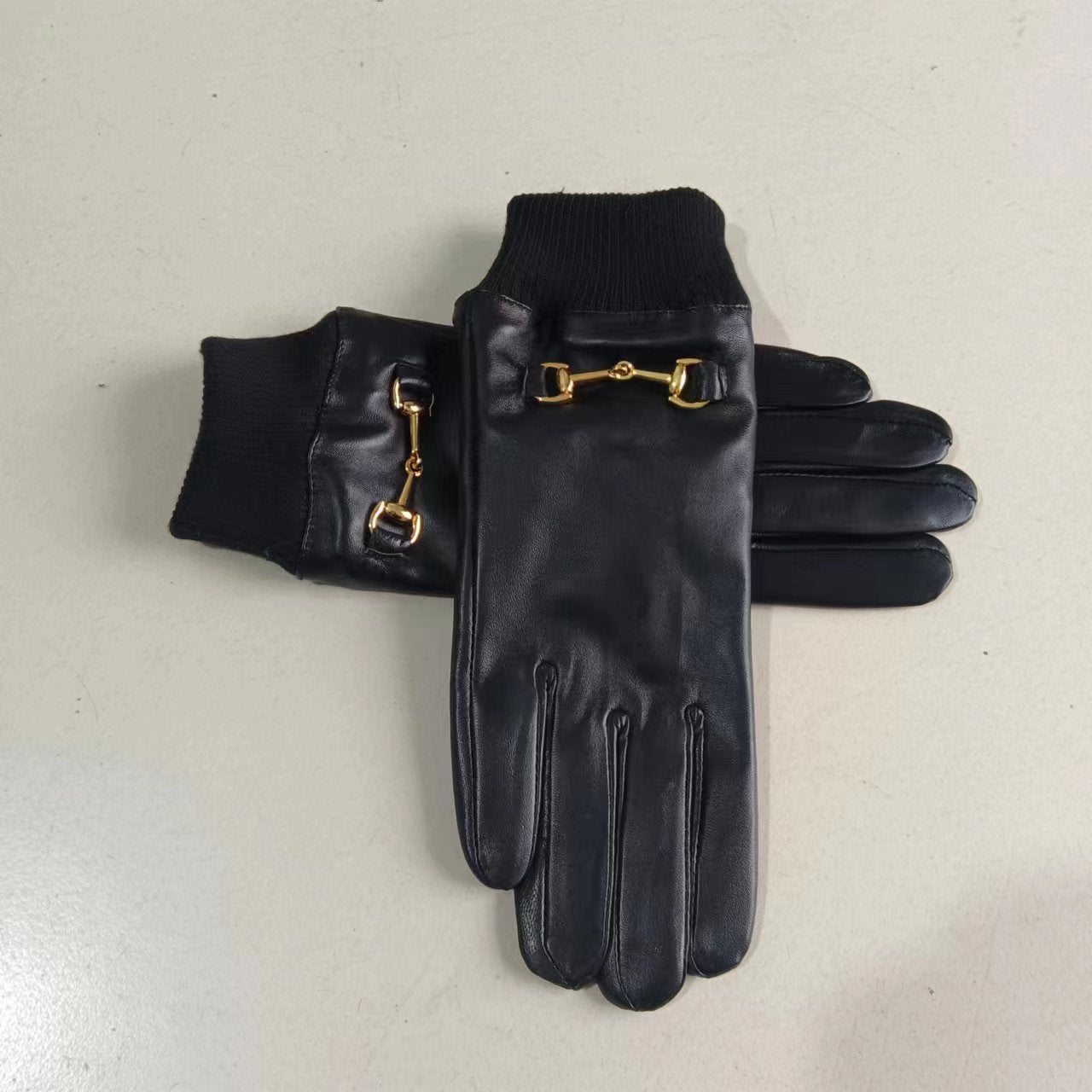 24A87SDE Stylish gloves